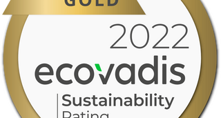 Ein rundes Logo zeigt eine goldene Auszeichnung für die EcoVadis Nachhaltigkeitsbewertung 2022.