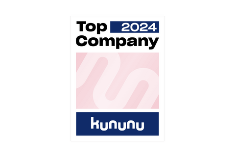 Auszeichnung mit der Aufschrift "Top Company 2024" und dem Kununu-Logo in Blau auf einem rosa Hintergrund.