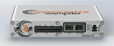 Ein silberner Netzwerk-Router mit der Aufschrift "Robin6" zeigt mehrere Anschlussmöglichkeiten auf seiner Vorderseite.